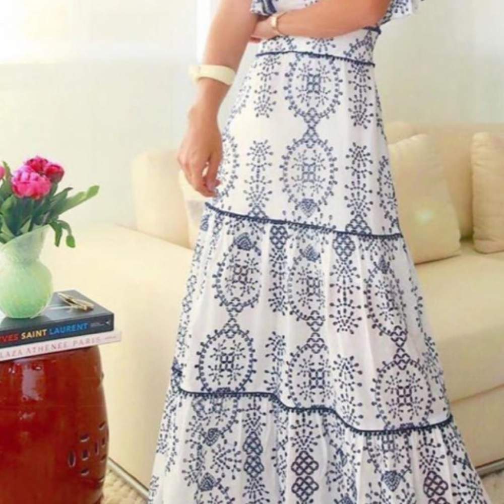 Beautiful maxi dress. Navy/white